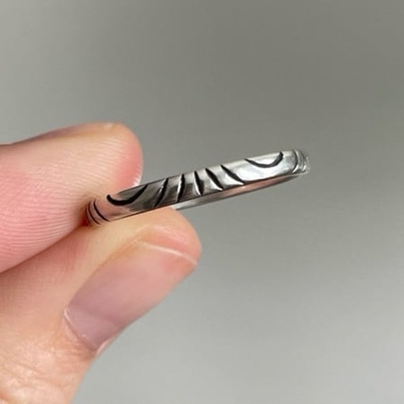 Sale! 🌙 Sterling Silver Wave Pattern Ring Band, size 5.75 - Picture 7 of 9